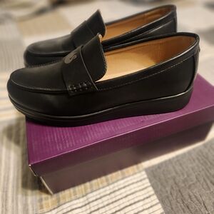 NIB gloria Vanderbilt loafer 8.5